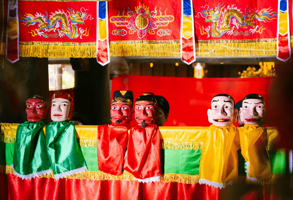 The Thang Long Water Puppet Show entertains audiences with traditional stories performed on a water stage (Source: Canva)